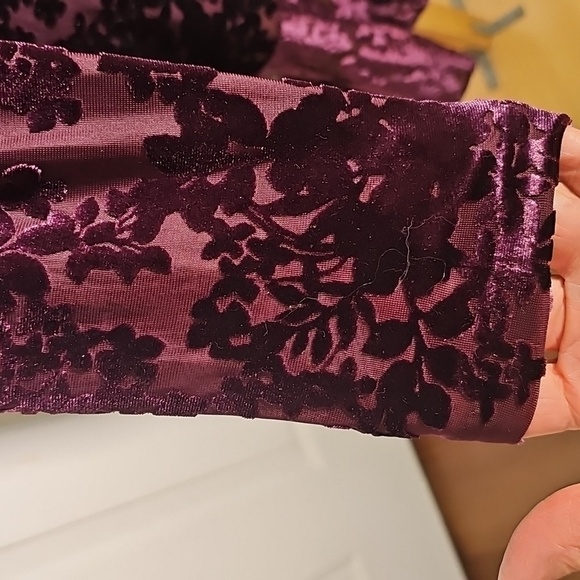 TOMMY HILFIGER BURNOUT VELVET Elegant Purple Floral Wrap Dress. SIZE 6. - Picture 4 of 11